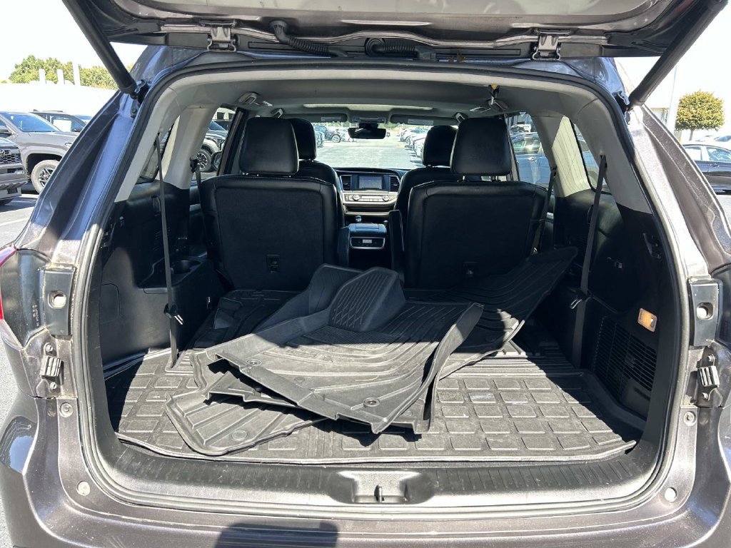 Used 2019 Toyota Highlander XLE FWD image 10