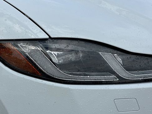 Used 2023 Jaguar F-PACE R-Dynamic S image 10