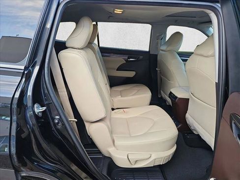 Used 2020 Toyota Highlander Limited FWD image 22