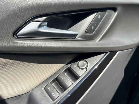 New 2026 Chevrolet Equinox LT w/ Convenience Package II FWD image 21