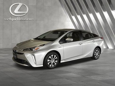 Used 2021 Toyota Prius XLE image 3