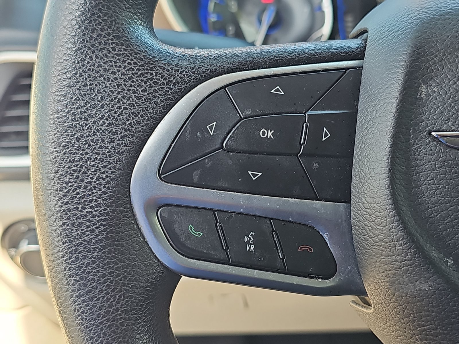 Used 2019 Chrysler Pacifica LX w/ Tire & Wheel Group FWD image 17