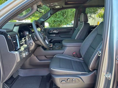 New 2026 GMC Sierra 1500 4x4 Crew Cab AT4X w/ LPO, Black Badging Package image 23