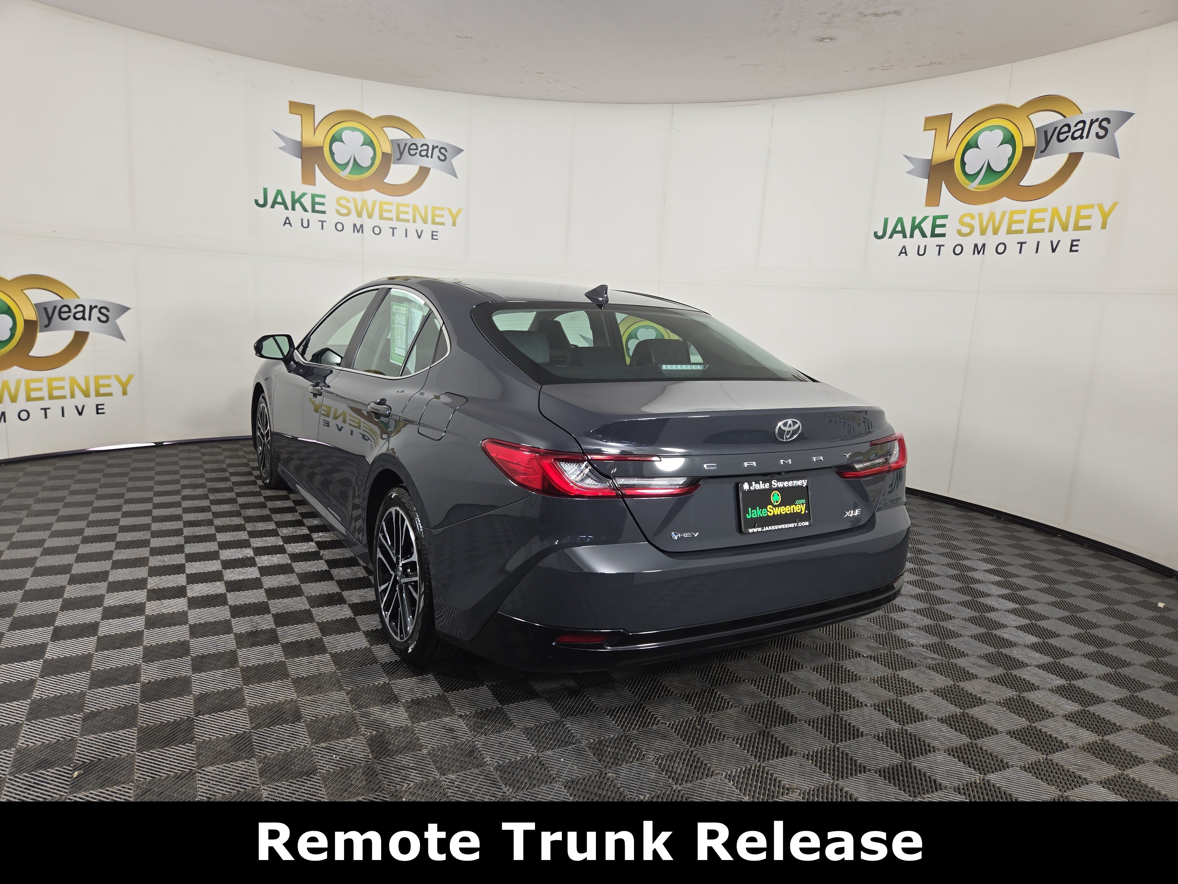 Used 2025 Toyota Camry XLE FWD image 6