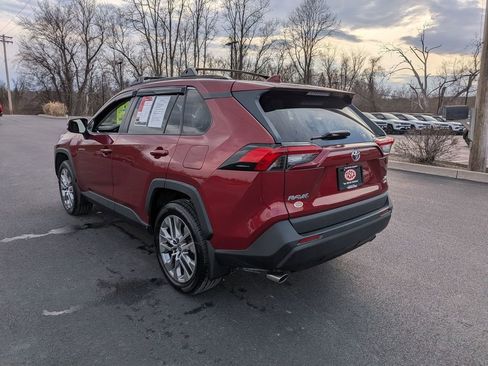 Used 2022 Toyota RAV4 XLE Premium AWD/4WD image 6