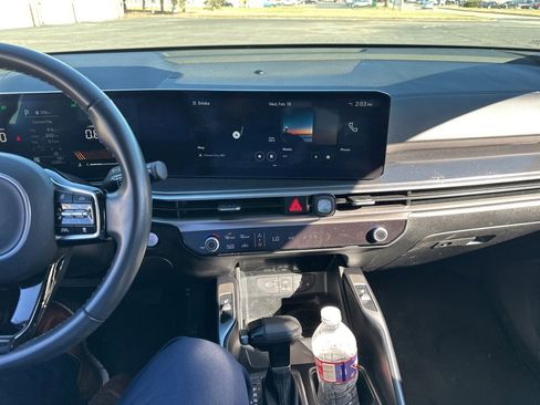 Certified 2024 Kia Sorento EX w/ Panoramic Sunroof Package image 9