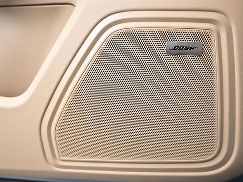 New 2026 Porsche Macan Turbo image 17