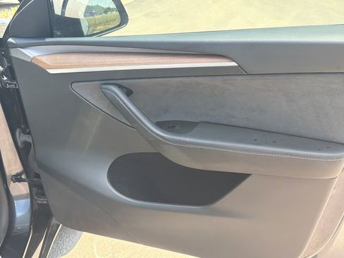 Used 2024 Tesla Model Y Long Range AWD/4WD image 14
