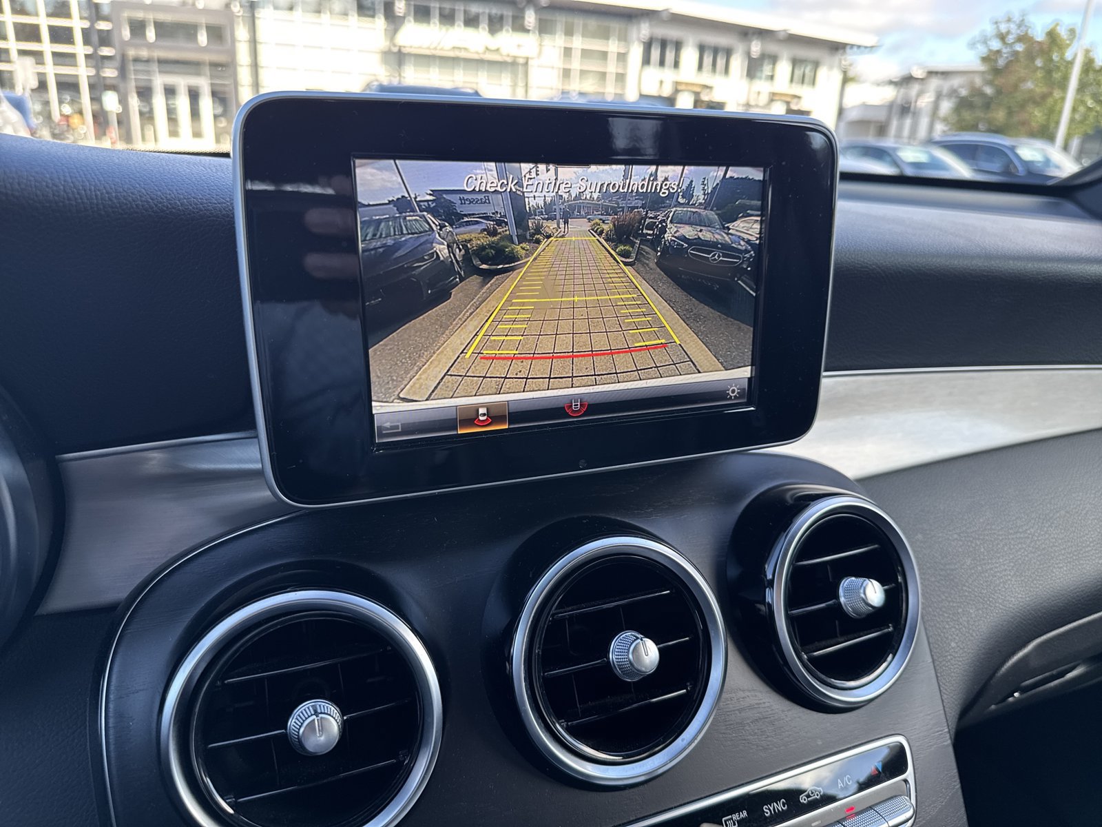 Used 2019 Mercedes-Benz GLC 300 4MATIC image 20