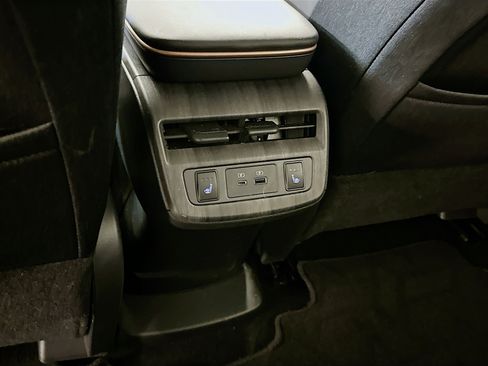 Used 2023 Nissan Ariya AWD image 28