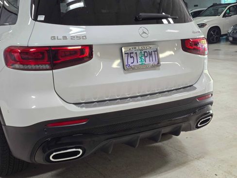 Used 2023 Mercedes-Benz GLB 250 4MATIC image 13