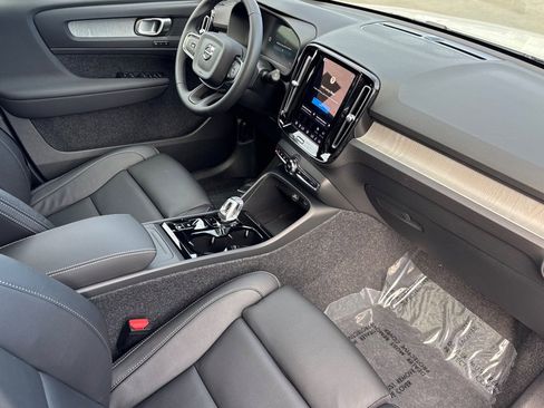 New 2026 Volvo XC40 B5 Plus w/ Protection Package Premier AWD/4WD image 18