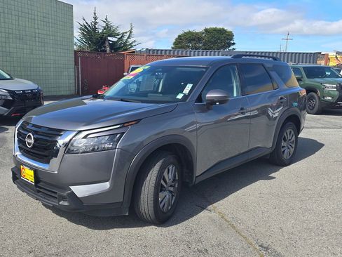 Used 2025 Nissan Pathfinder SV AWD/4WD image 3