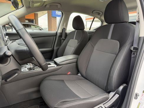 Used 2025 Nissan Sentra SV w/ All-Weather Package FWD image 9