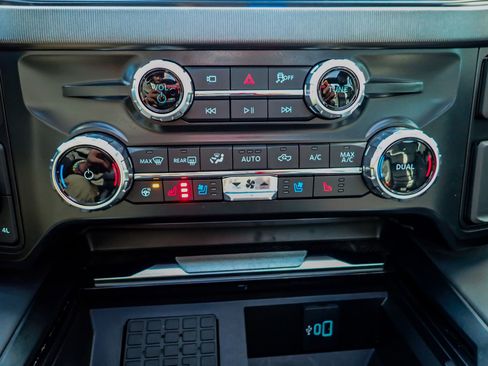 Used 2025 Ford F250 Platinum image 19