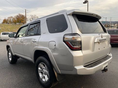 Used 2014 Toyota 4Runner SR5 AWD/4WD image 5