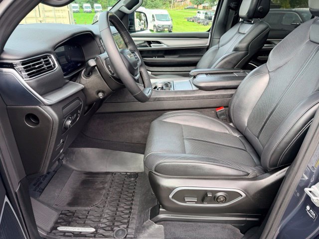 Used 2024 Jeep Wagoneer Series II w/ Convenience Group I AWD/4WD image 5