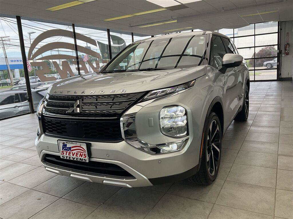 Used 2024 Mitsubishi Outlander SE AWD/4WD image 3