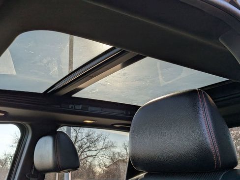 Used 2024 Nissan Titan PRO-4X w/ Pro-4x Convenience Package image 12