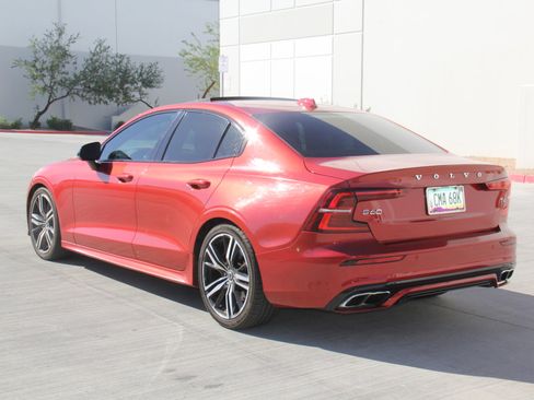 Used 2019 Volvo S60 T6 R-Design image 7