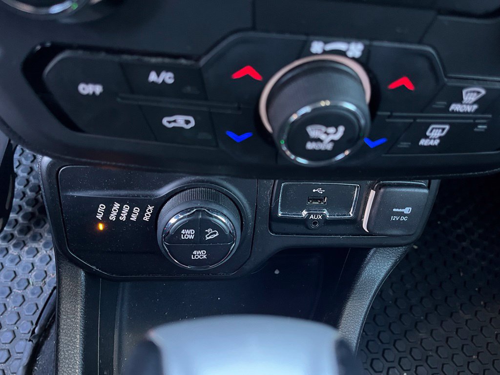 Used 2018 Jeep Renegade Trailhawk w/ Cold Weather Group II AWD/4WD image 17