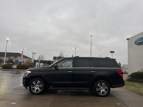 Used 2024 Ford Expedition Limited image 4