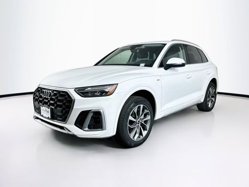 Used 2023 Audi Q5 2.0T Premium w/ Convenience Package AWD/4WD image 3