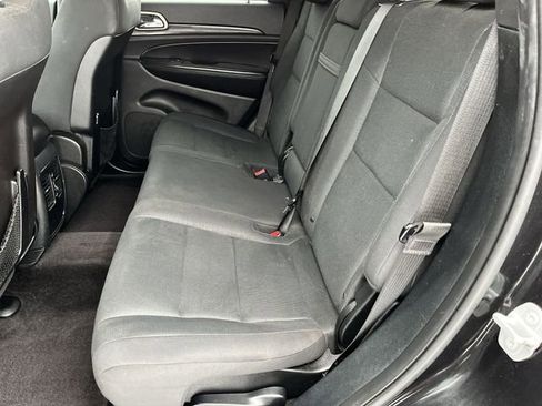 Used 2016 Jeep Grand Cherokee Laredo AWD/4WD image 24