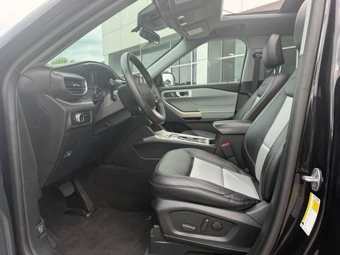 Used 2023 Ford Explorer XLT w/ Equipment Group 202A AWD/4WD image 16
