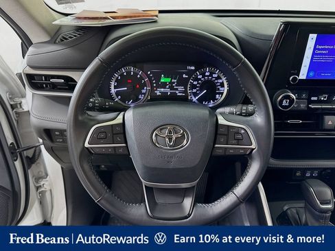 Used 2023 Toyota Highlander LE AWD/4WD image 13