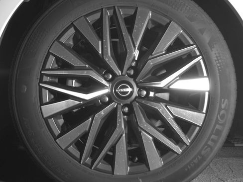 Used 2025 Nissan Altima 2.5 SV FWD image 12