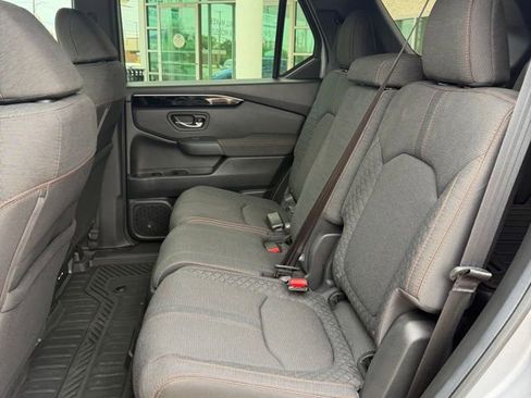 Certified 2025 Honda Pilot Sport image 11