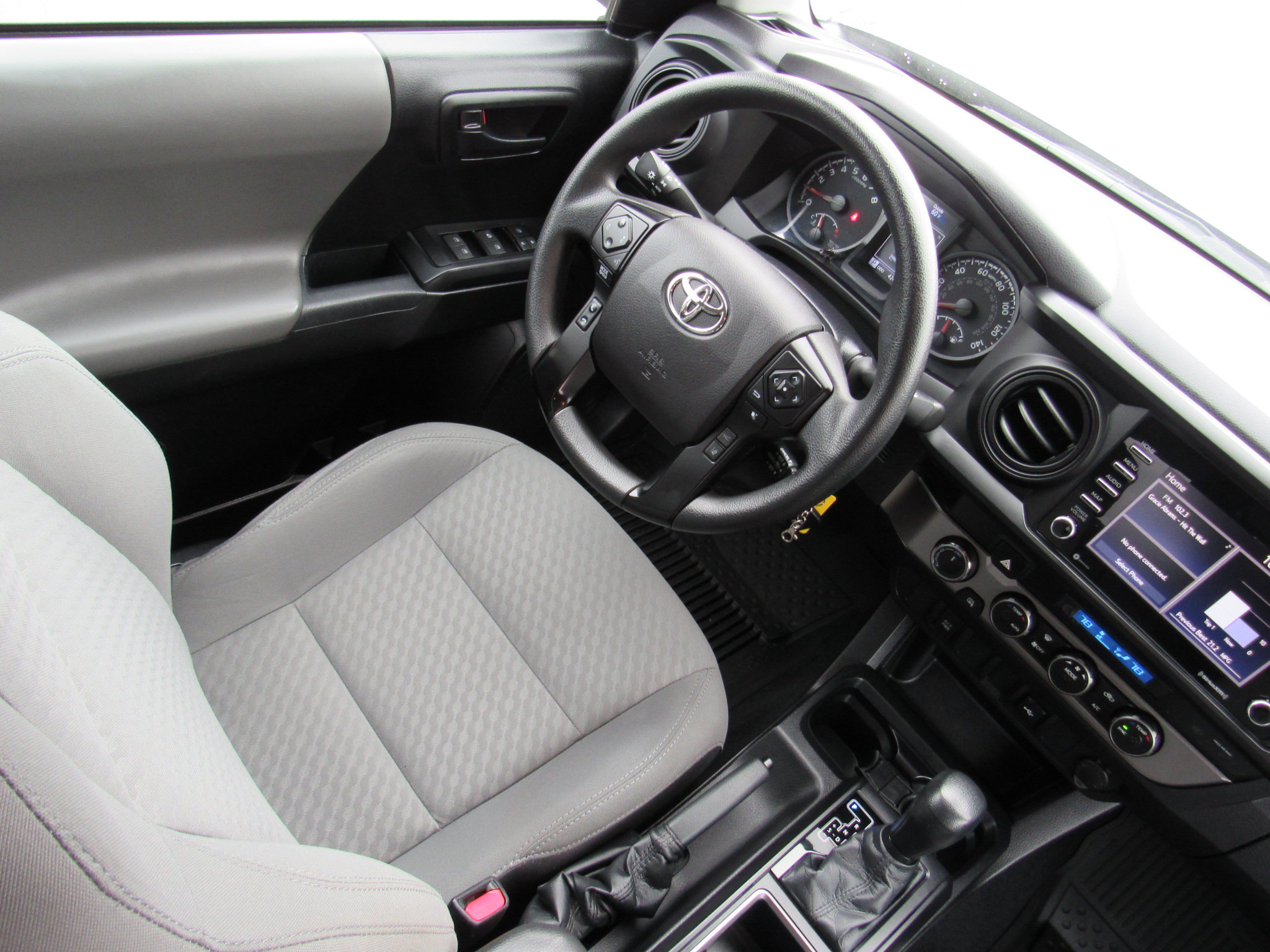 Used 2021 Toyota Tacoma SR AWD/4WD image 32
