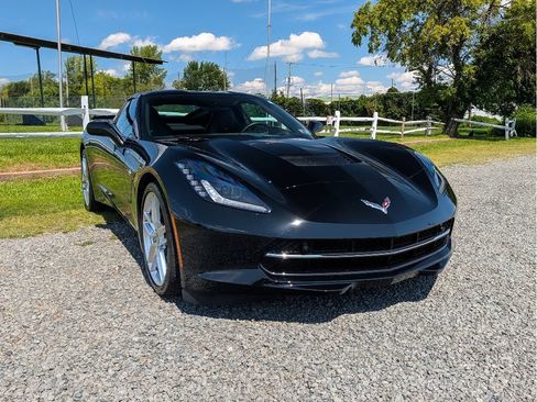 Used 2016 Chevrolet Corvette Stingray Coupe w/ 2LT Preferred Equipment Group RWD image 3