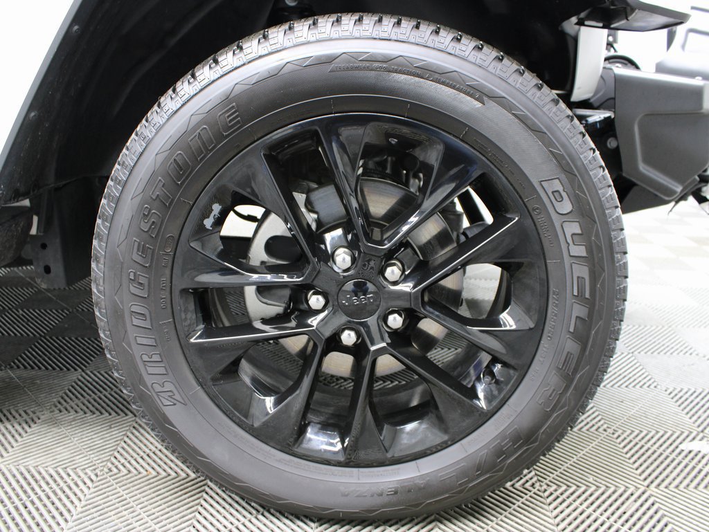 Used 2023 Jeep Wrangler Unlimited Sahara AWD/4WD image 8