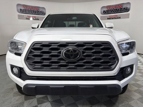 Used 2022 Toyota Tacoma TRD Off-Road AWD/4WD image 8