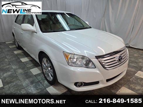 Used 2010 Toyota Avalon XLS image 1