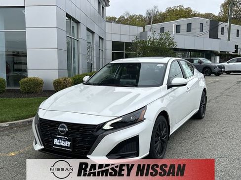 New 2026 Nissan Altima 2.5 SV w/ SV Special Edition Package AWD/4WD image 1