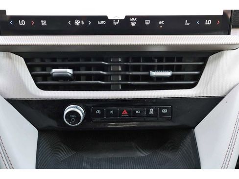 Used 2025 Ford Explorer Active w/ Active Comfort Package image 25