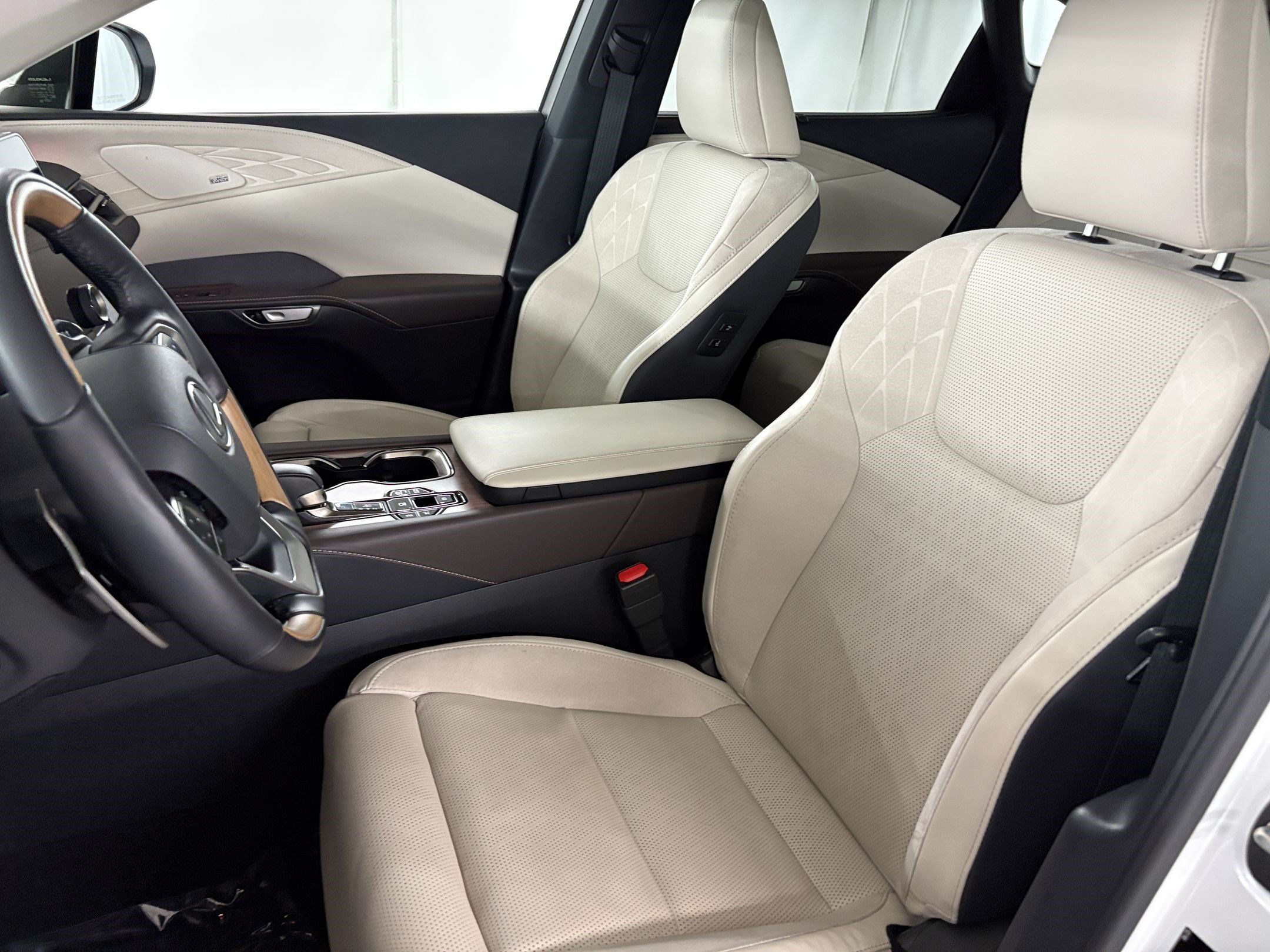 Used 2025 Lexus RX 450h AWD w/ Convenience Package image 5