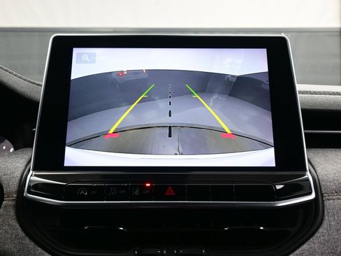 Used 2023 Jeep Compass Latitude image 18