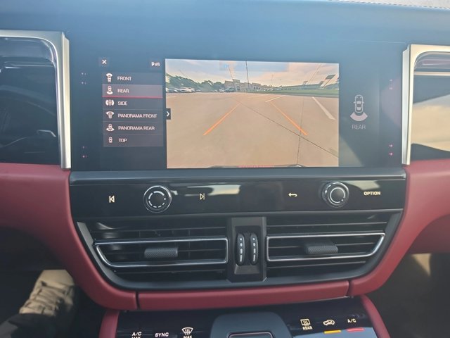 Used 2022 Porsche Macan AWD/4WD image 13