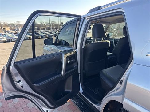 Used 2022 Toyota 4Runner SR5 Premium image 27