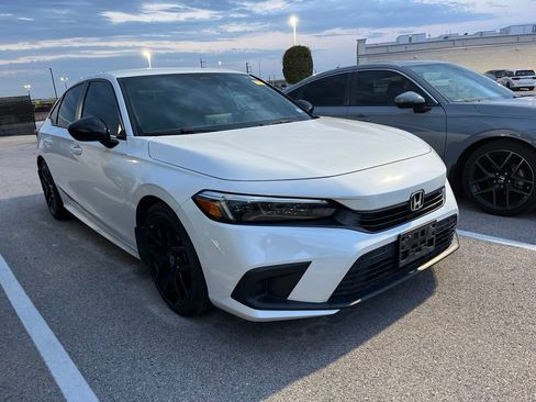 Used 2022 Honda Civic Sport image 2