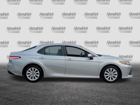 Used 2018 Toyota Camry LE image 8