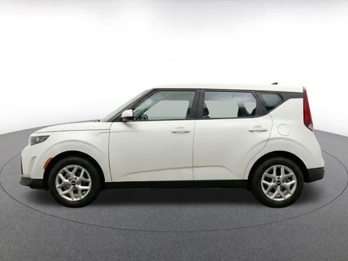Used 2025 Kia Soul LX w/ LX Technology Package FWD image 4