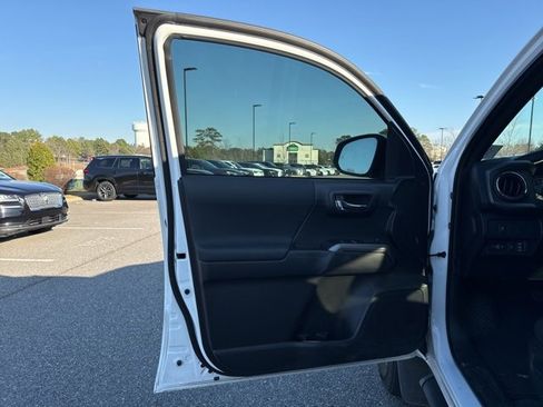 Used 2023 Toyota Tacoma TRD Sport image 6