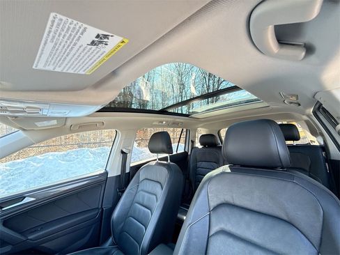 Used 2019 Volkswagen Tiguan SEL Premium image 16