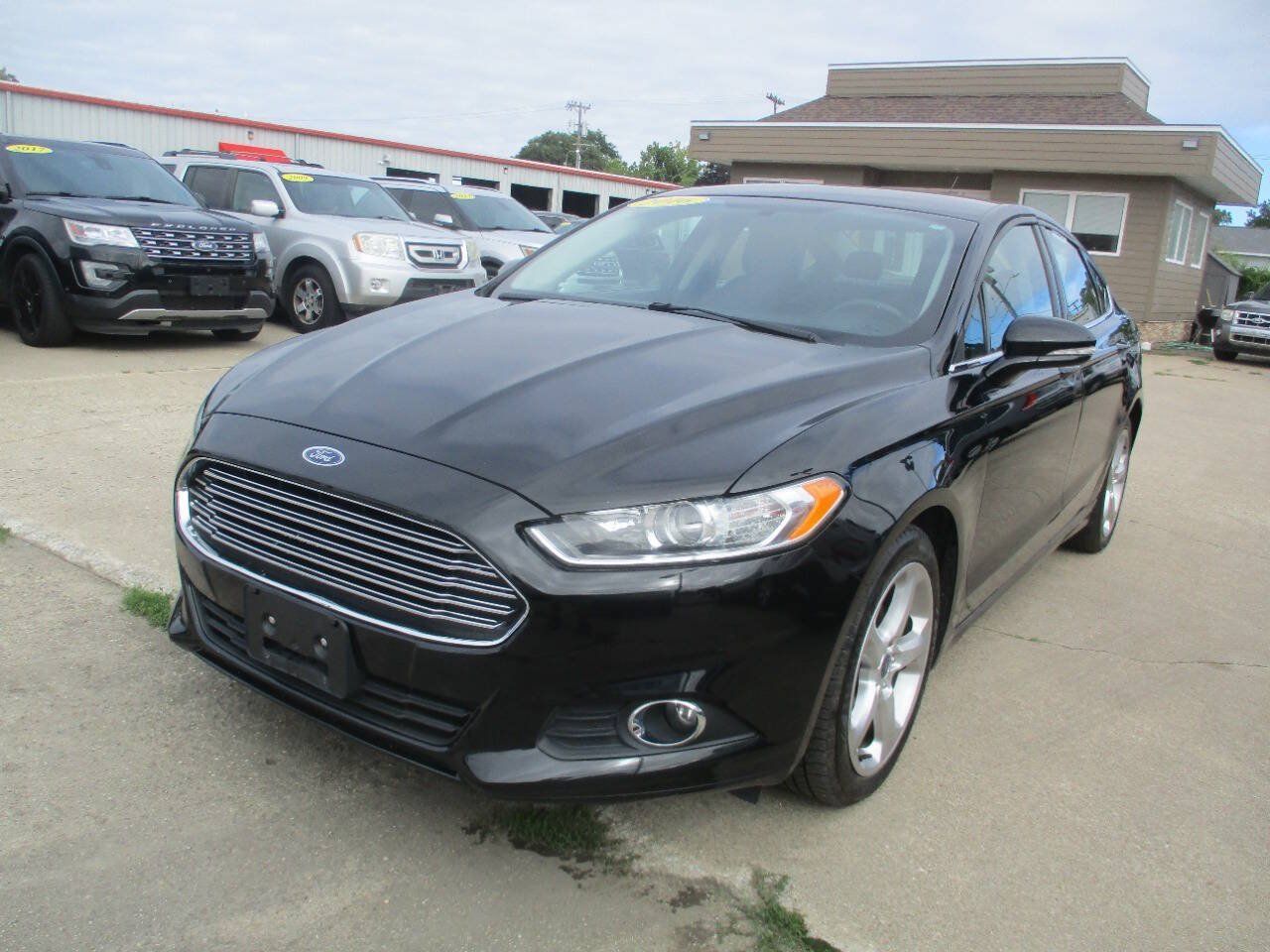 Used 2016 Ford Fusion SE AWD/4WD image 2