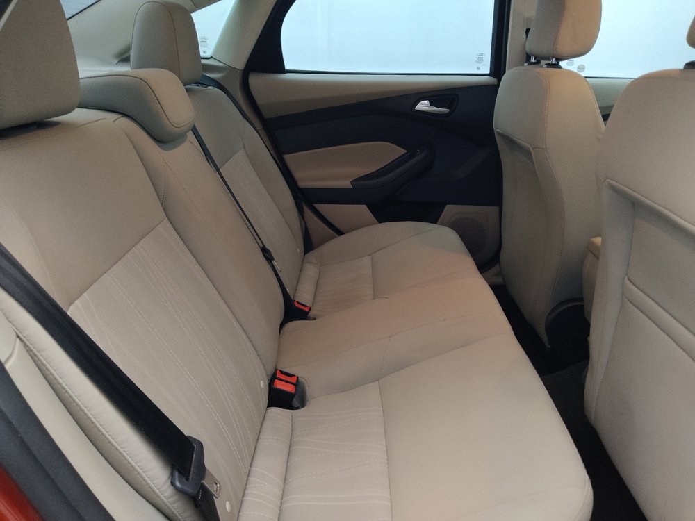 Used 2018 Ford Focus SE FWD image 18